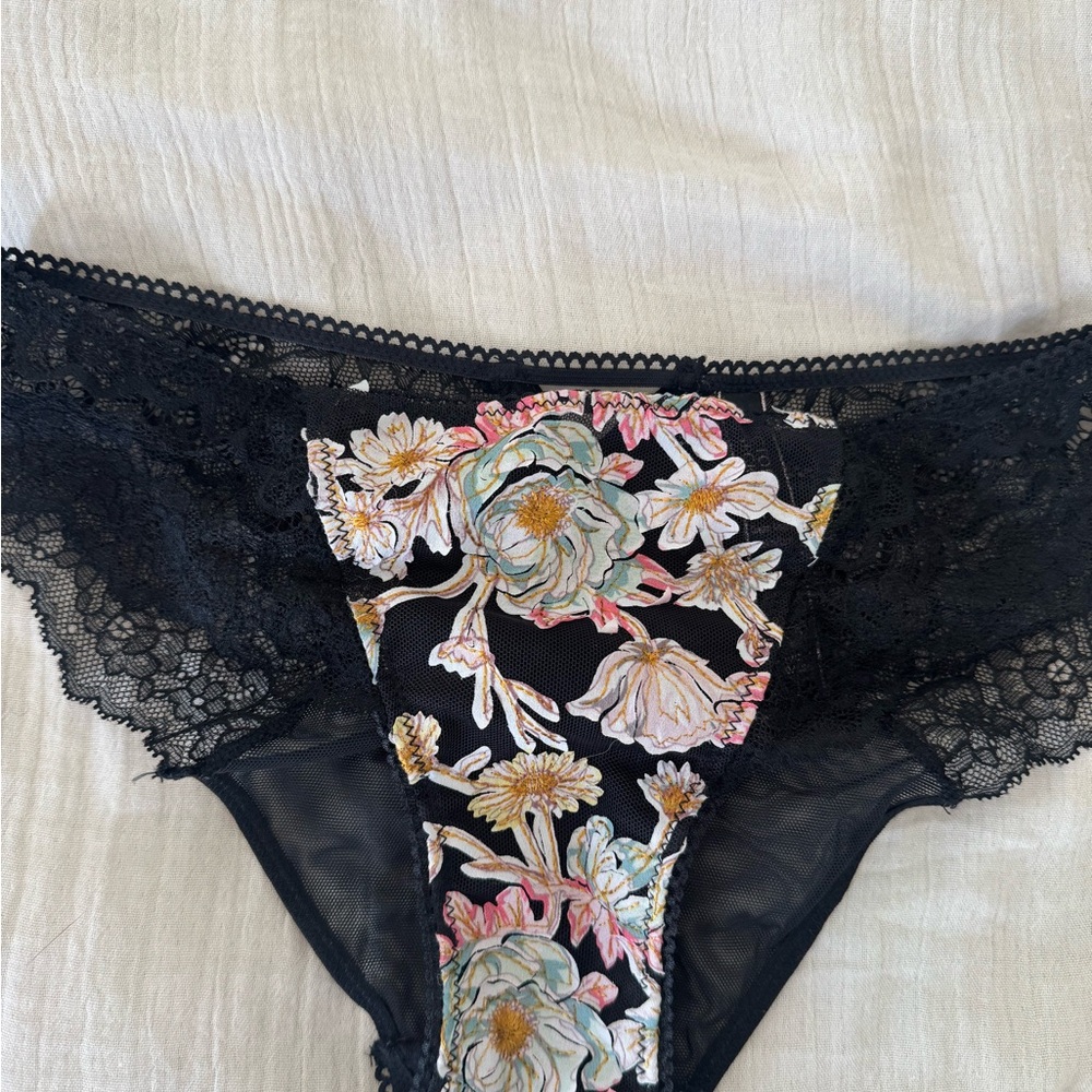 VS Dream Angel Cheeky Panty